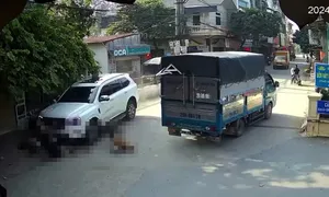 Ôtô tông trúng đoàn người đưa tang