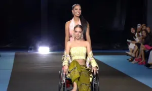 Người đẹp Peru ngồi xe lăn diễn thời trang ở Miss Grand Người đẹp Peru ngồi xe lăn diễn thời trang ở Miss Grand