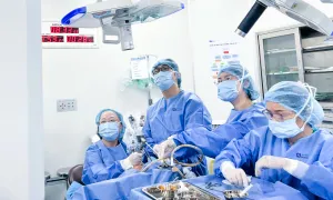 Từ Australia về Việt Nam chữa ung thư thanh quản