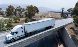 California thu hồi 17.000 bằng lái xe thương mại của người nhập cư